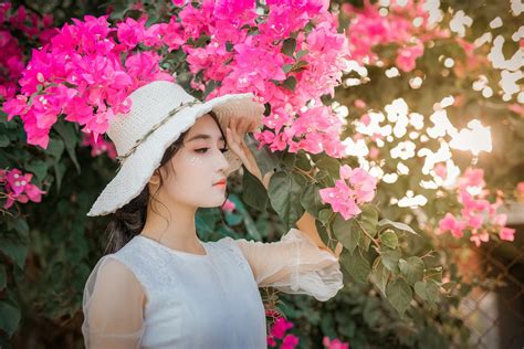 Woman Wearing Sun Hat · Free Stock Photo