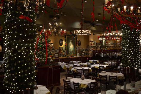 20+ Best Restaurant Decoration Ideas for Christmas - The Architecture ...