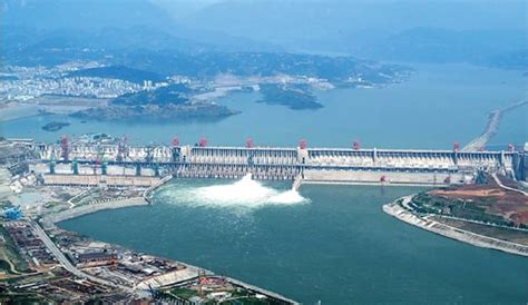 Three Gorges Dam Completed Amid Technical Victories, Controversy