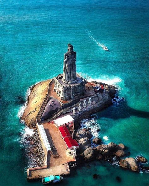 Amazing India - Thiruvalluvar Statue, Kanyakumari, Tamil Nadu.