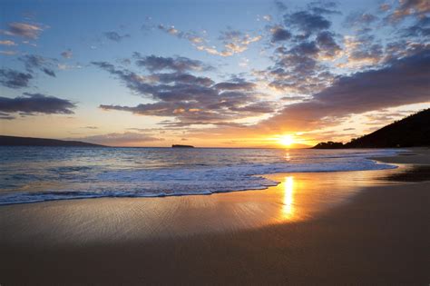 Hawaii, Makena - Big Beach Sunset Over Ocean Wall Mural & Hawaii ...