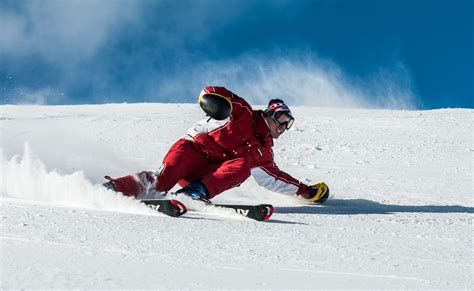 How to Prevent Snow Blindness: 5 Tips for Safe Skiing | SWANS