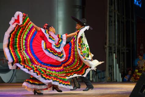 5 destinos reconocidos por su danza folklórica