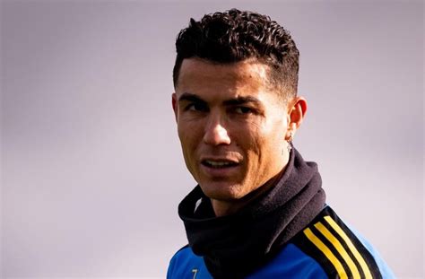 Cristiano Ronaldo returns to Manchester United training