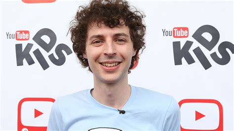 Stampy's Lovely World: 1.7m say farewell to YouTube series - BBC News