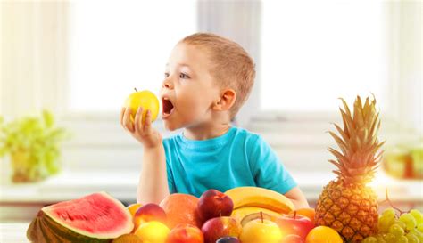 Consumir frutas enteras es mejor que en jugo para la nutrición de tus niños