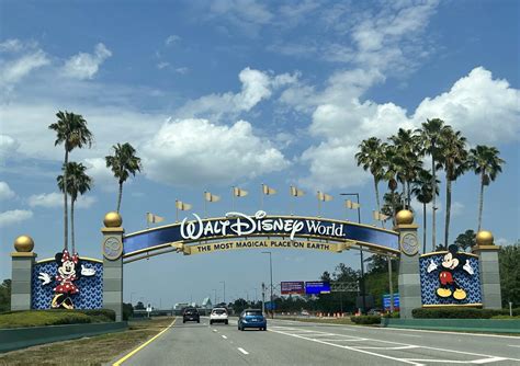 Does Hilton Orlando Have a Shuttle to Disney World? | Explained ...