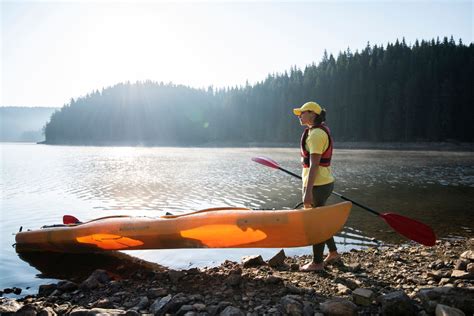 Canoe vs Kayak: The Difference Between a Kayak and Canoe