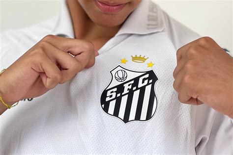 Santos divulga escudo com coroa em homenagem a Pelé » MDF