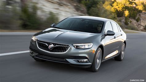 Buick Regal Sportback | 2018MY | Front Three-Quarter