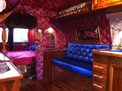 12 Far-Out Van Interiors From The 70s That Will Make You Scratch Your Head