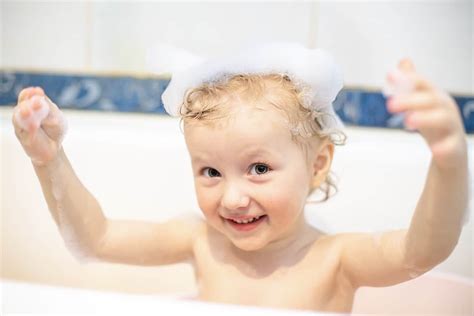 Washing Toddler Hair: 21 Tips to Survive Toddler Hair Wash Struggles