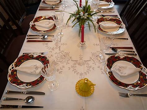 How to Set a Dining Table | Dengarden