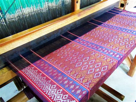 Silk loom in North Sulawesi for boomervoice - BoomerVoice