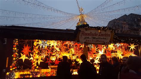 Mercados Navideños ¡Destinos que visitar y chollos para verlos! | Mercados navideños, Revistas ...