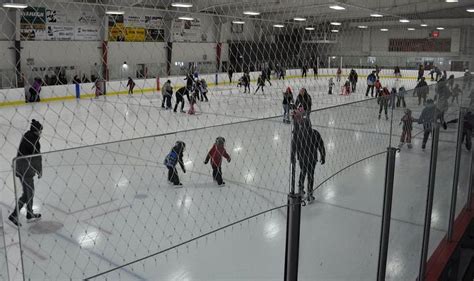 Free skating at CARDELREC Recreation Complex-Goulbourn for youth and children - Stittsville ...