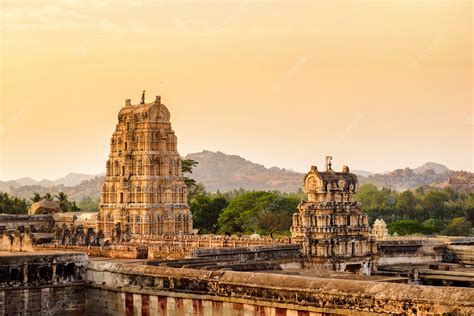 Premium Photo | Ancient temple ruins in Hampi