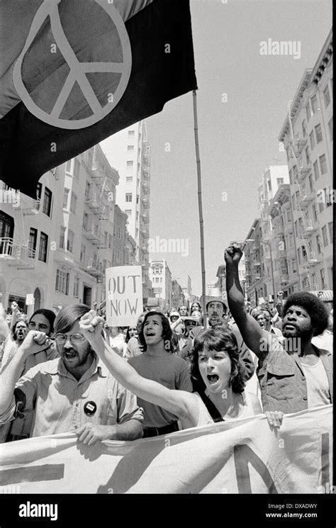 Vietnam protests 1972 hi-res stock photography and images - Alamy