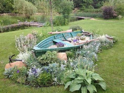 10 Ideas with boat planters