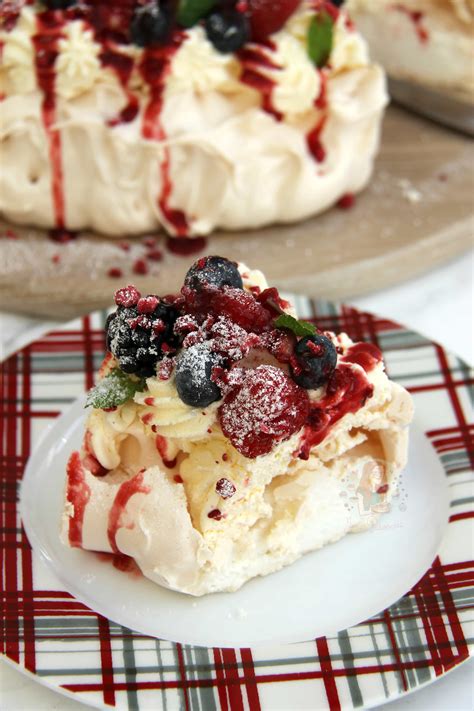 Christmas Pavlova Wreath! - Jane's Patisserie