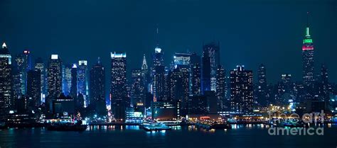 Manhattan Skyline Panorama by Andrew Kazmierski