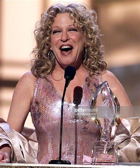 Bette Midler accepts her People's Choice award for "Favorite Female ...