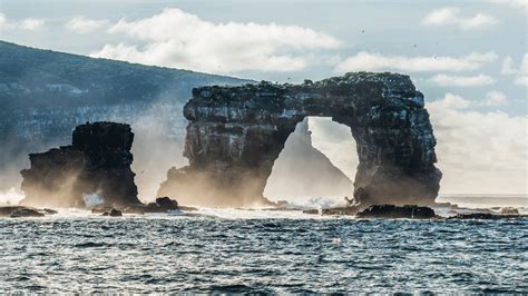 Natural erosion takes down famed Darwin's Arch in the Galapagos Islands - Discvr.blog