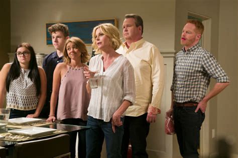 Modern Family Season 9 (2017) – Movie Reviews Simbasible