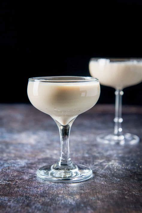 Brandy Alexander Cocktail | So Delicious you'll Boast \ Dishes Delish