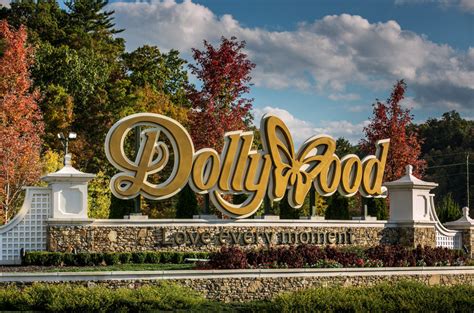 dollywood-sign-billboard-1548 | Oak Haven Resort & Spa