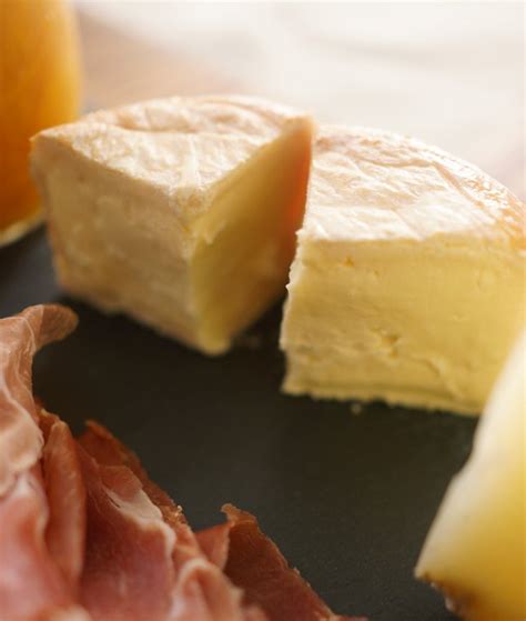 The Perfect Cheese Platter – HonestlyYUM