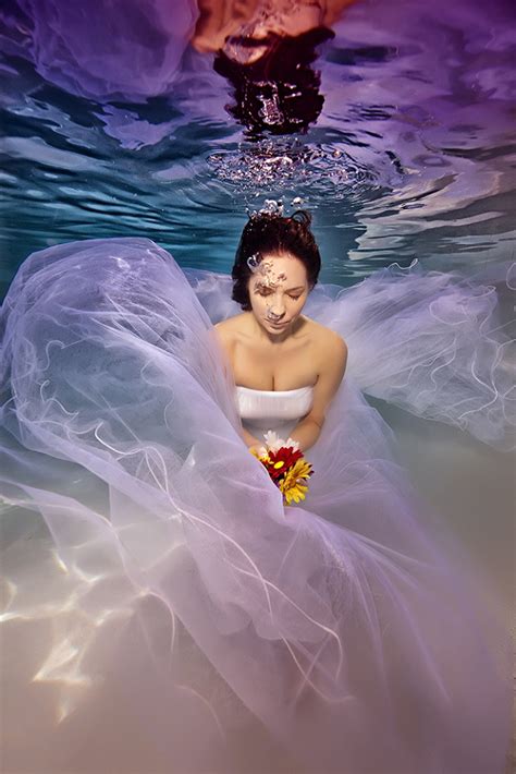 The amazing Story behind These romantic Underwater Wedding Photographs | Incredible Snaps