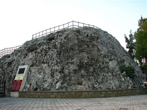 This is Cuexcomate, the worlds smallest volcano. It is located in Puebla city, Mexico. It is 13 ...