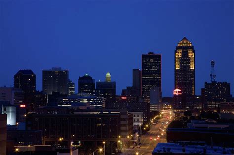 Des Moines, Iowa Skyline At Dusk Photograph by Panoramic Images - Fine Art America