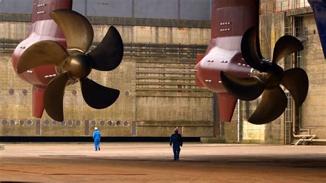 Giant ship propellers are manufactured in an unbelievable way using the гeⱱoɩᴜtіoпагу Azipod ...