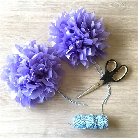 Tissue Paper Pom Poms | DIY Ideas & Tutorials