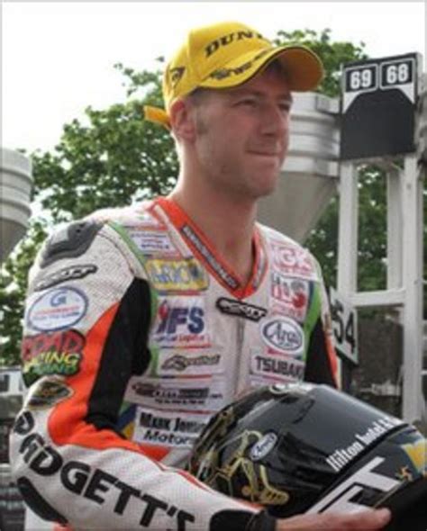 Ian Hutchinson to race BSB and TT with Swan Yamaha team - BBC Sport