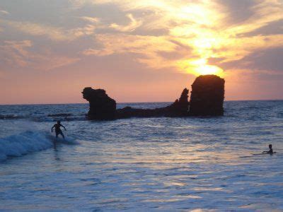 Playa El Tunco, El Salvador: surfing lessons in Nov 2012 | Sunset surf, Surfing, Surf lesson