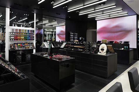 Mikiko Kikuyama MAC Cosmetics Store Design Interior Photography