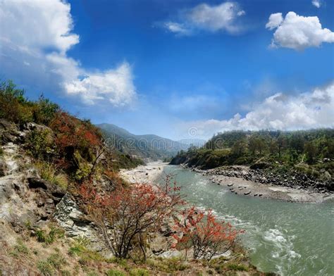 Mountain Alaknanda River in Gaucher Stock Image - Image of panoramic, landscape: 31638463