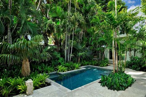 Pin by fuorican on Landscaped Garden | Swimming pool landscaping, Backyard pool landscaping ...