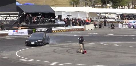 [Watch] Tesla Model S Kicks off D1GP Drifting Competition