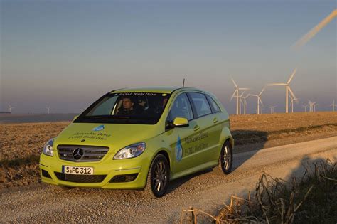 Mercedes-Benz tests hydrogen-based F-CELL technology with early ...