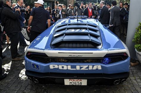 Italian police transport organs in Lamborghini supercar | ABS-CBN News