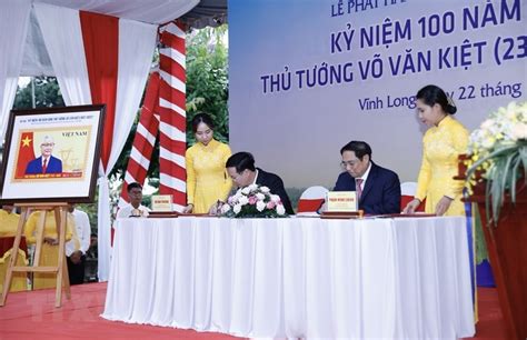 Government leader commemorates late Prime Minister Vo Van Kiet