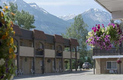 Maligne Lodge (Jasper, Alberta) - Resort Reviews - ResortsandLodges.com