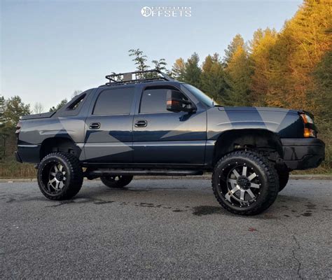 2004 Chevy Avalanche Lifted White