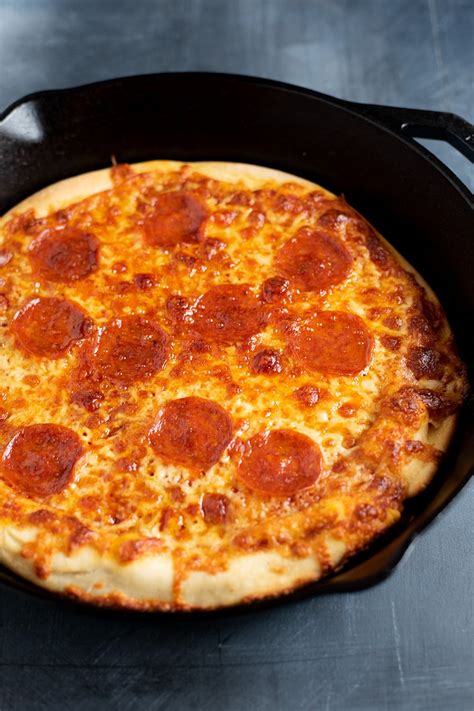 How to Make Cast Iron Skillet Pizza - Kitchen Swagger