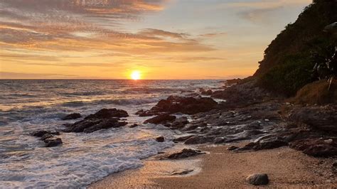 Premium Photo | Sunset beach in thailand