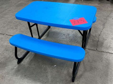 LIFETIME KIDS PLASTIC FOLDING PICNIC TABLE - BLUE - Earl's Auction Company